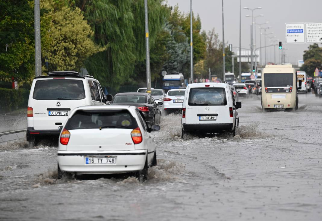 Ankara’da sağanak yaşamı felç etti! Alt geçit ve caddeler sular altında kaldı 2